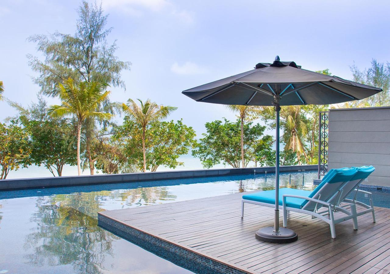 Angsana Teluk Bahang, Penang Batu Ferringhi Exterior photo The swimming pool at the resort