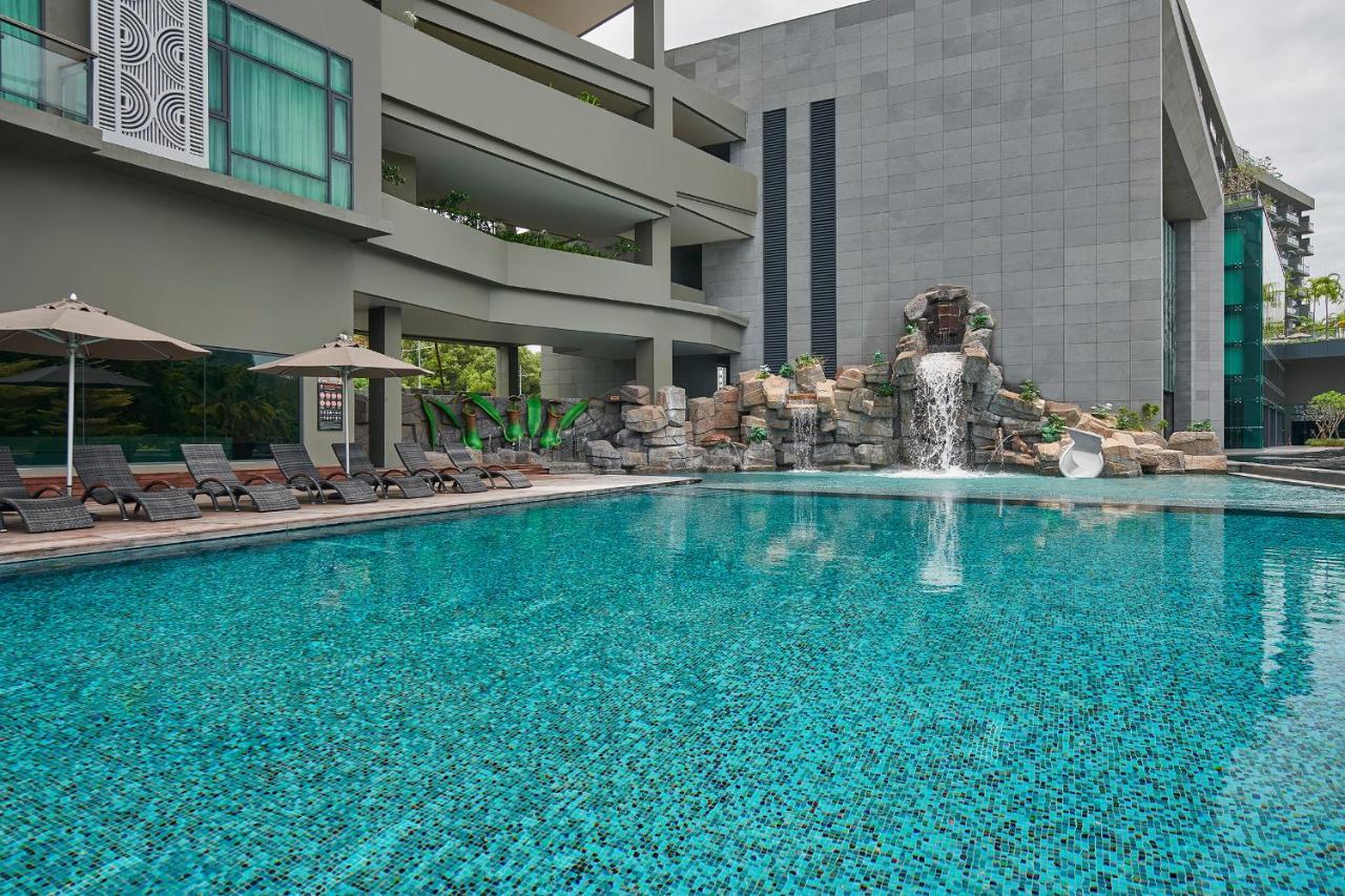 Angsana Teluk Bahang, Penang Batu Ferringhi Exterior photo The swimming pool at the hotel